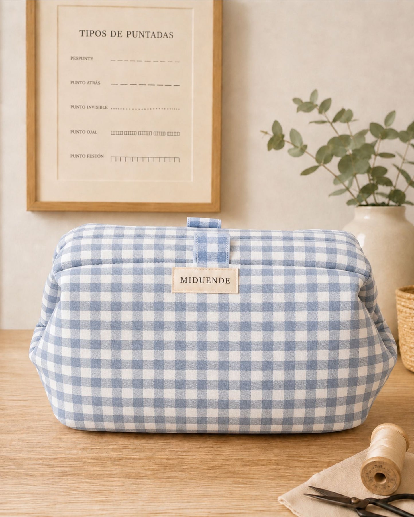 Bolsa de labores con boquilla en vichy azul personalizada de MiDuende