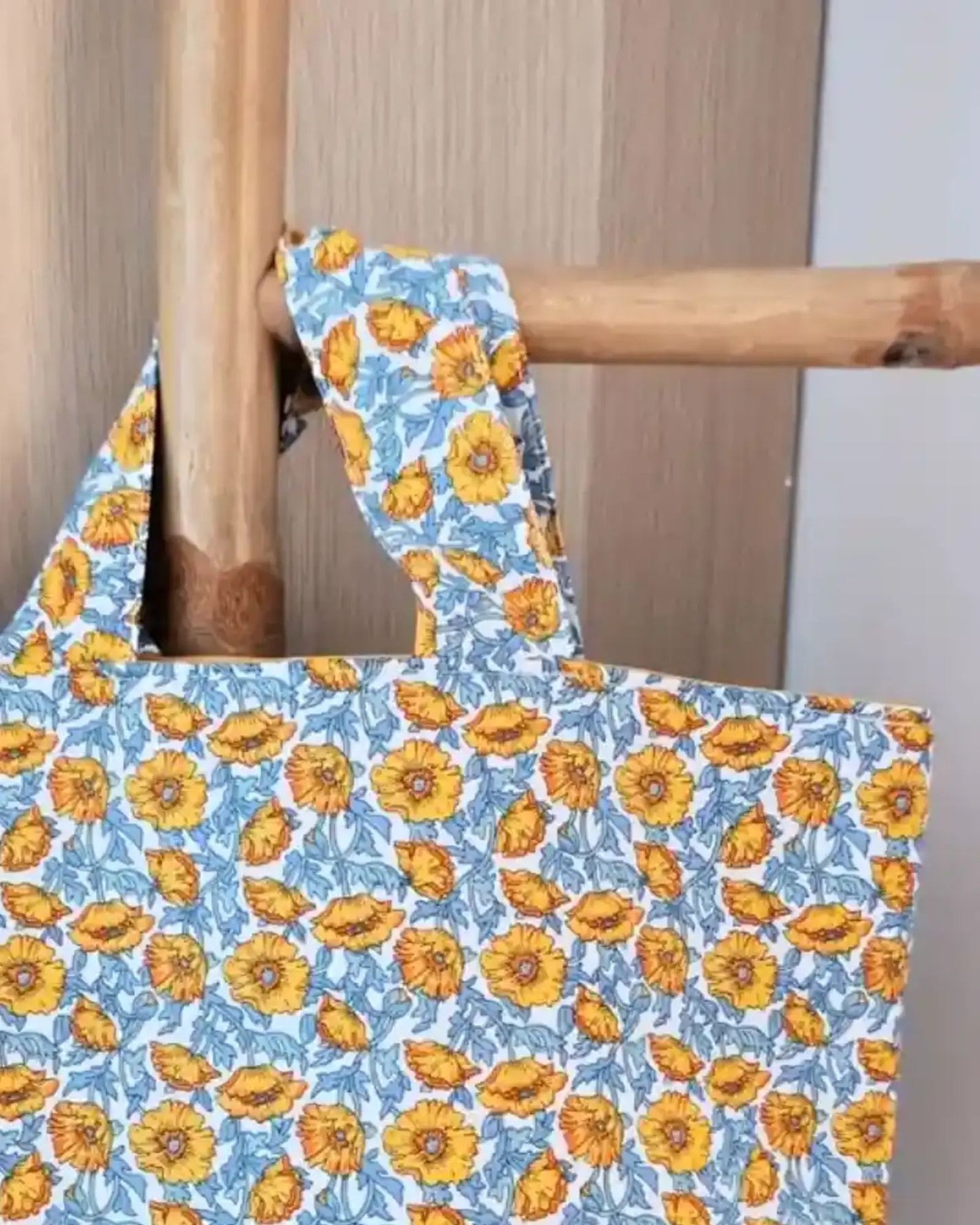 bolso-rodas-amarillo-detalle
