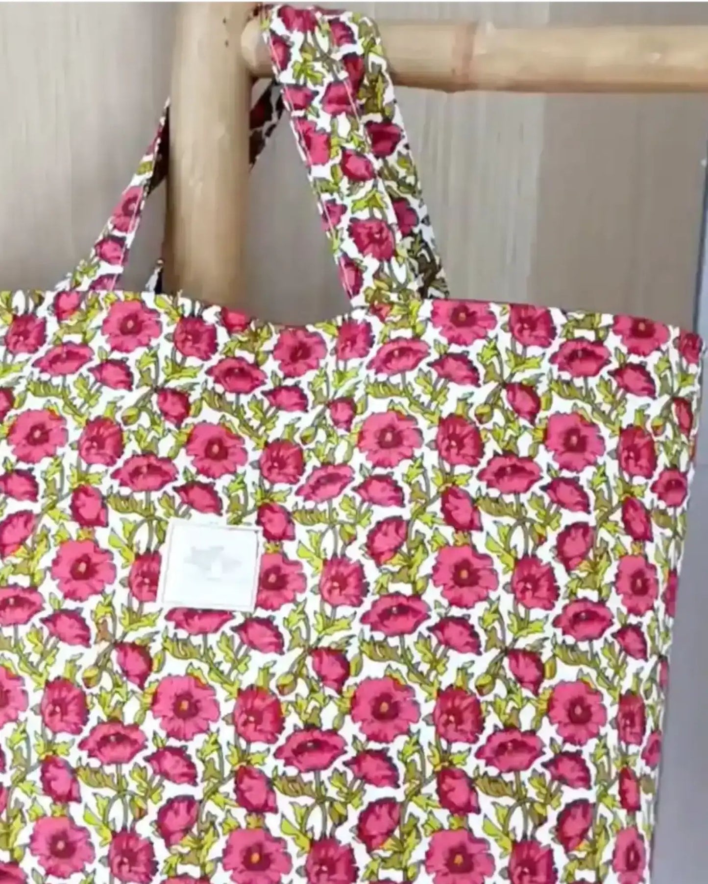 bolso-rodas-rojo-detalle
