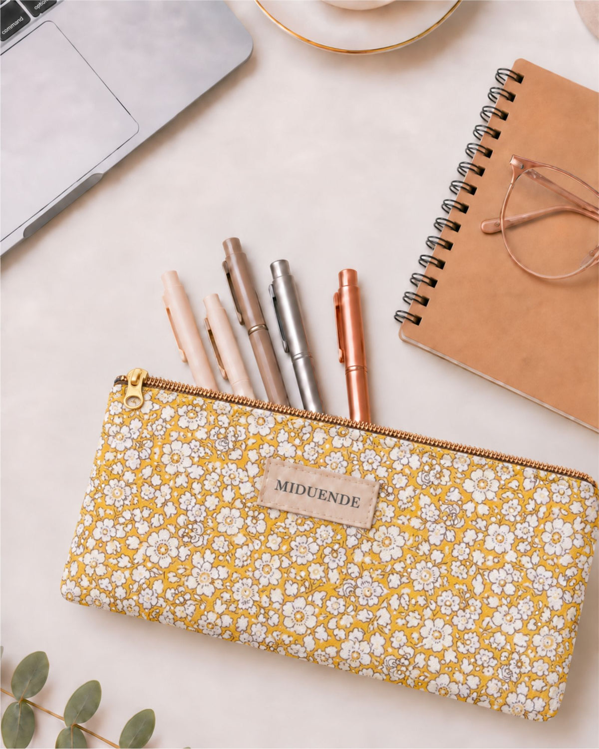 Estuche plano de tela estampada Sofia para lápices, marcadors o pequeños cosméticos.