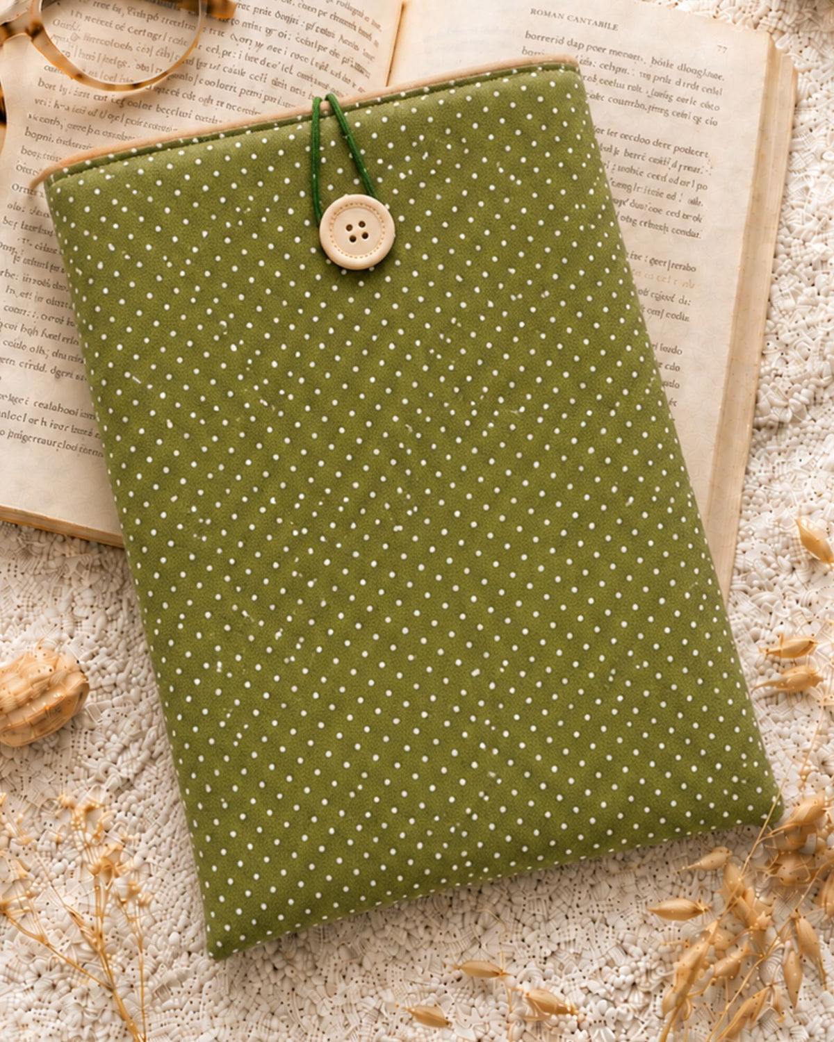 escritorio-funda-topitos-oliva-miduende