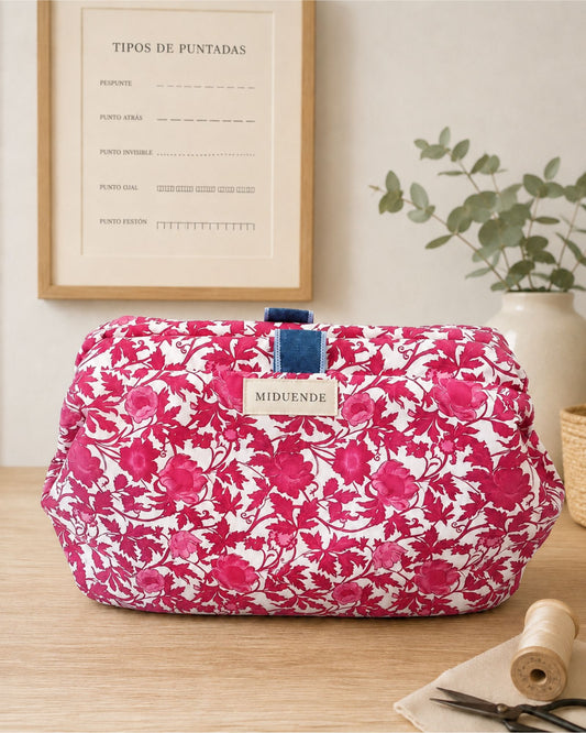 Bolsa de labores con boquilla en flores silvestres en tonos frambuesa personalizada de MiDuende