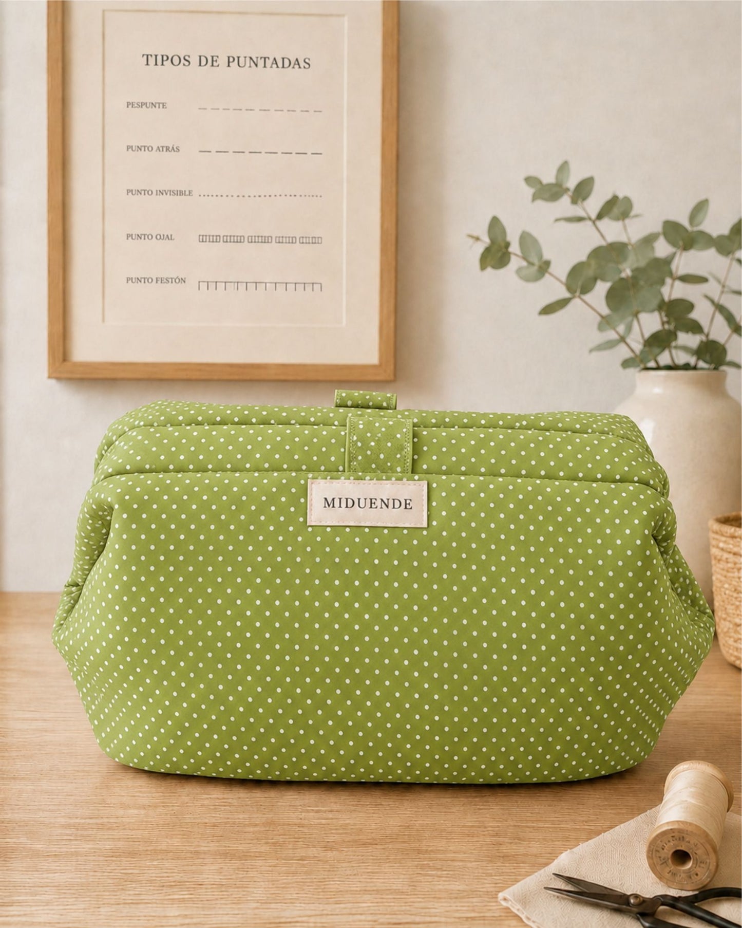 Bolsa de labores con boquilla en topitos verde personalizada de MiDuende