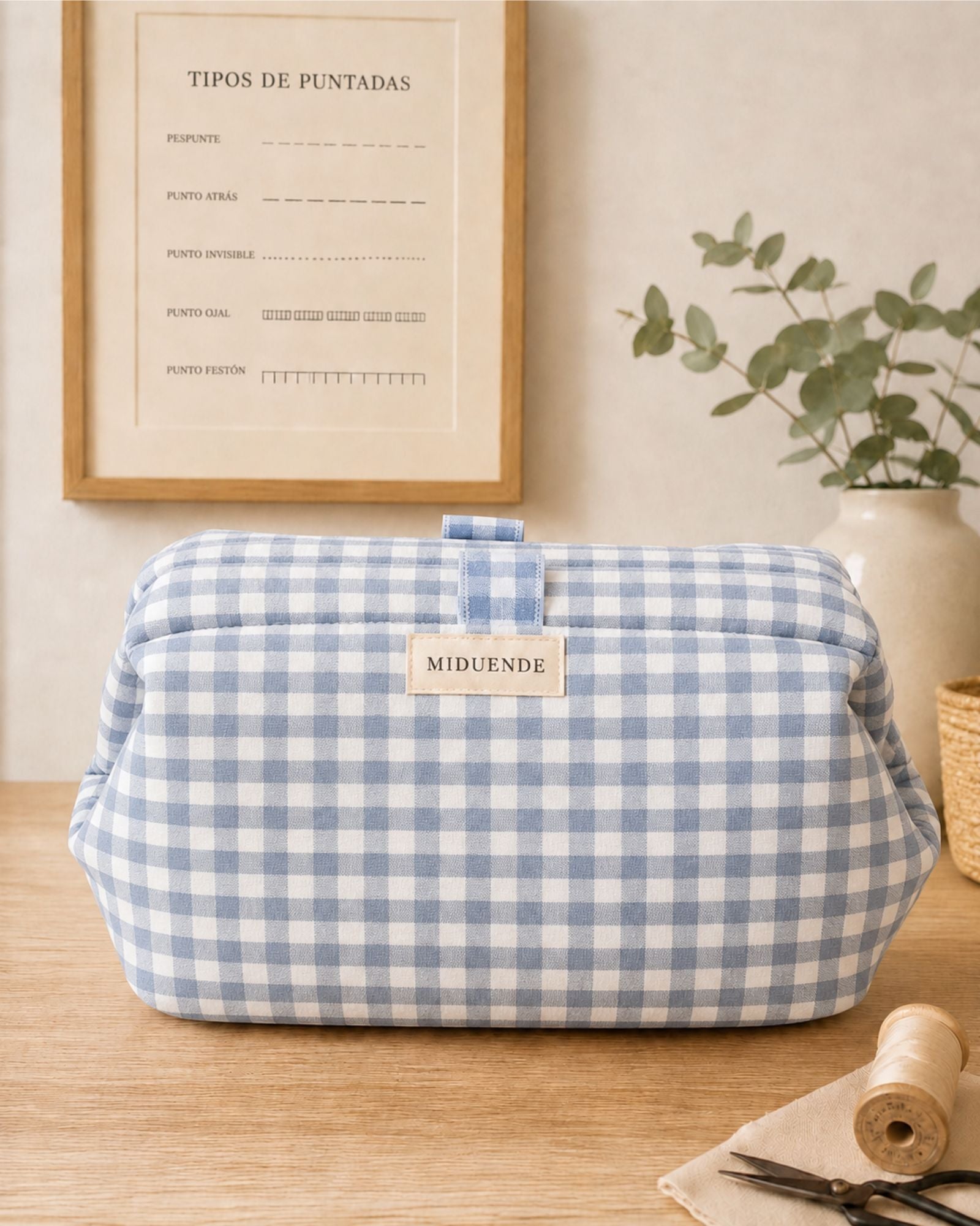 Bolsa de labores con boquilla en vichy azul personalizada de MiDuende