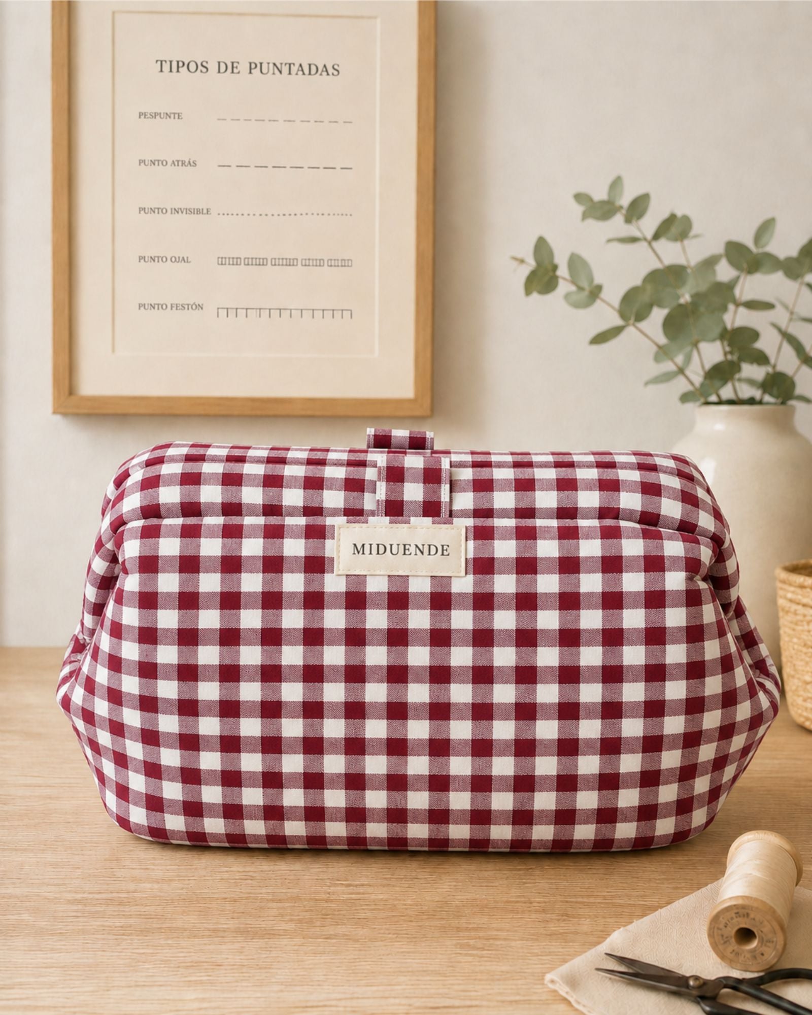 Bolsa de labores con boquilla en vichy burdeos personalizada de MiDuende