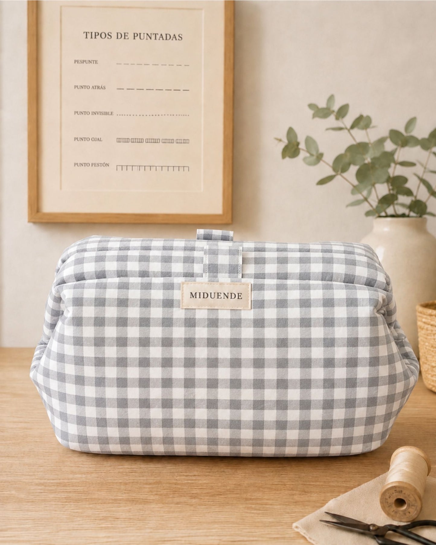 Bolsa de labores con boquilla en vichy gris personalizada de MiDuende