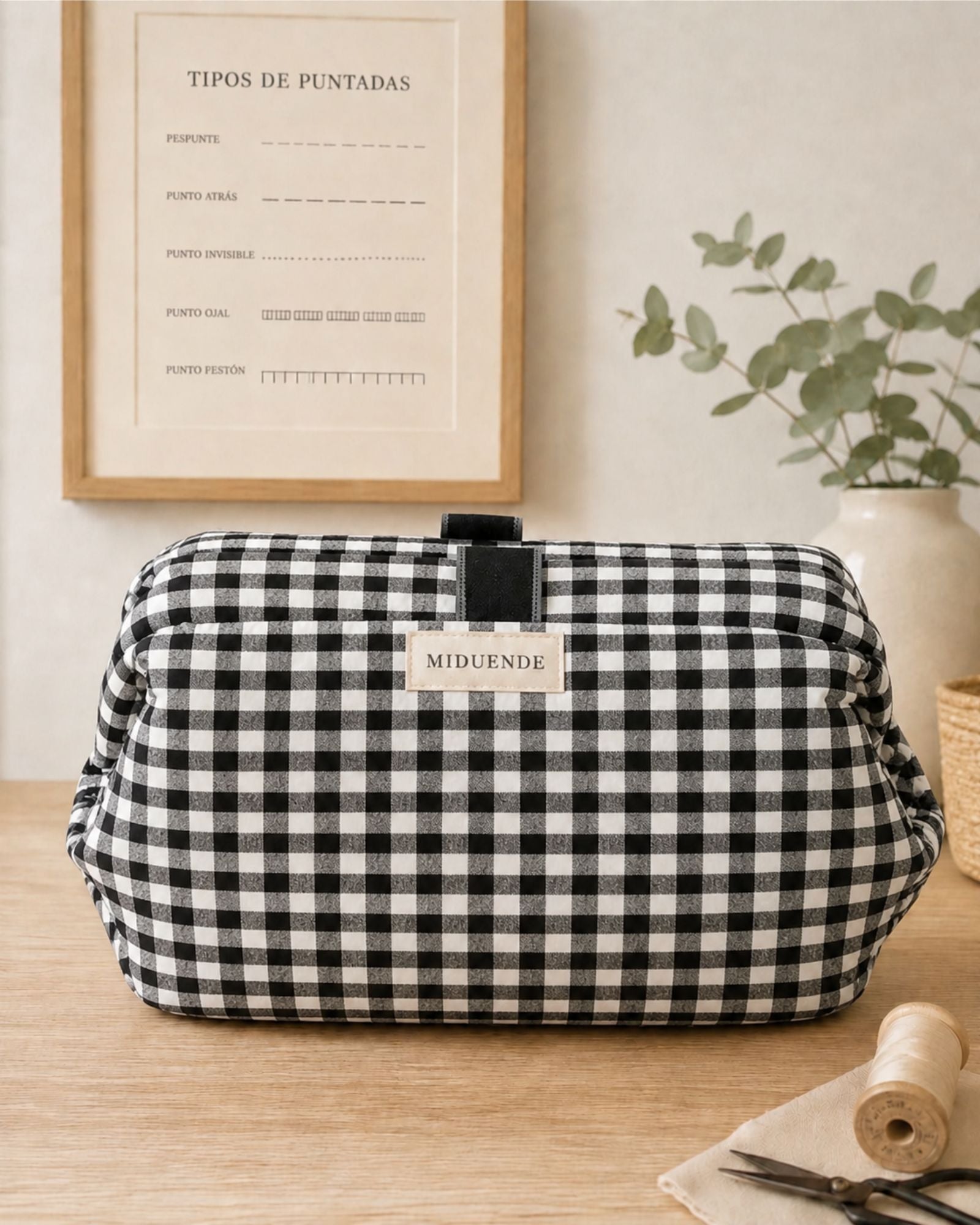 Bolsa de labores con boquilla en vichy negro personalizada de MiDuende