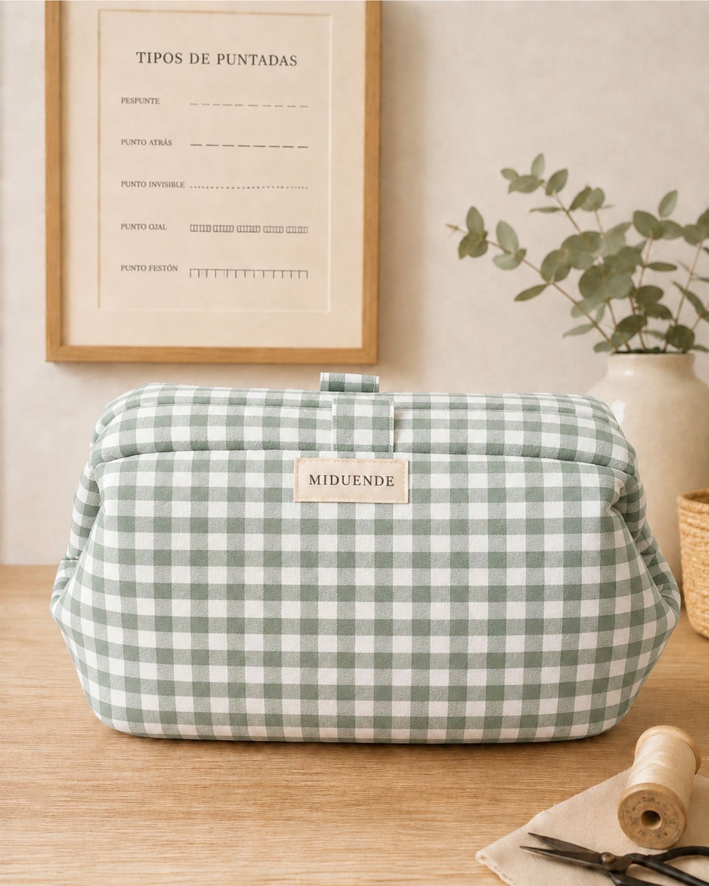 Bolsa de labores con boquilla en vichy verde personalizada de MiDuende