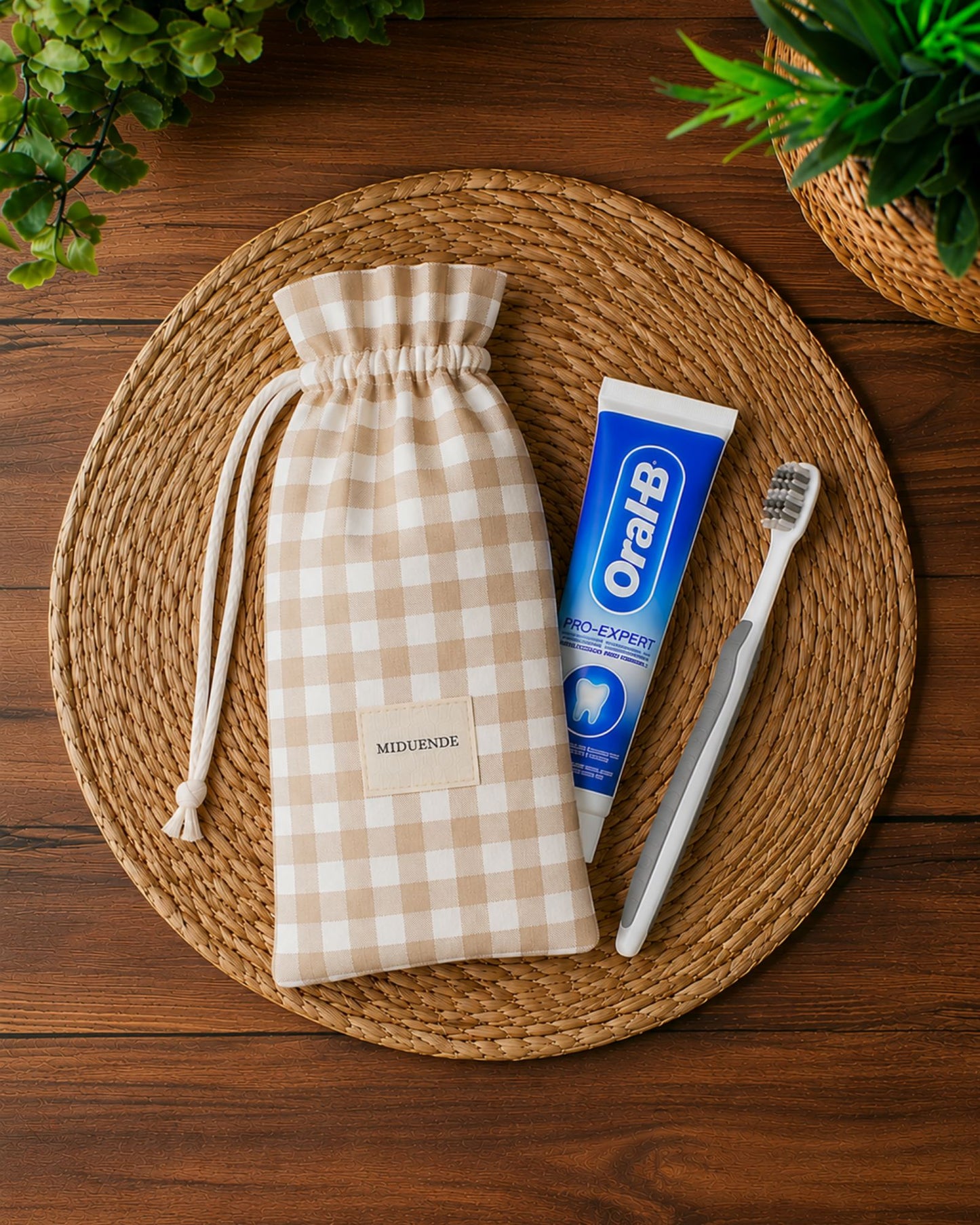 Bolsa porta cepillo de dientes personalizada MiDuende en tela Vichy Beige para guardar cepillo y pasta de dientes