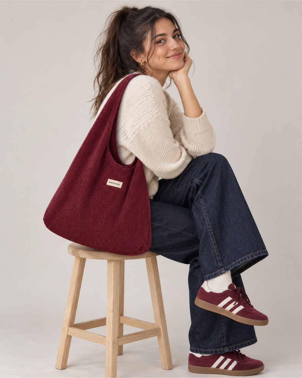 Bolso HObo en tela de pana color vino, personalizable con nombre o iniciales
