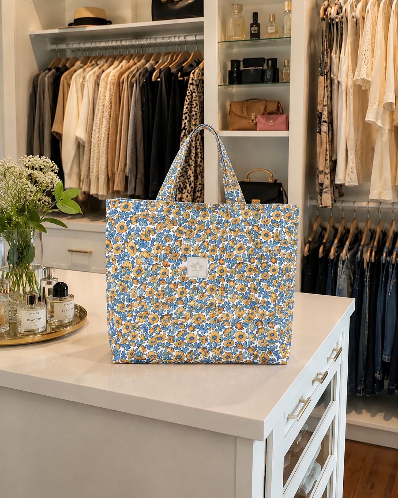 bolso-rodas-amarillo-escena