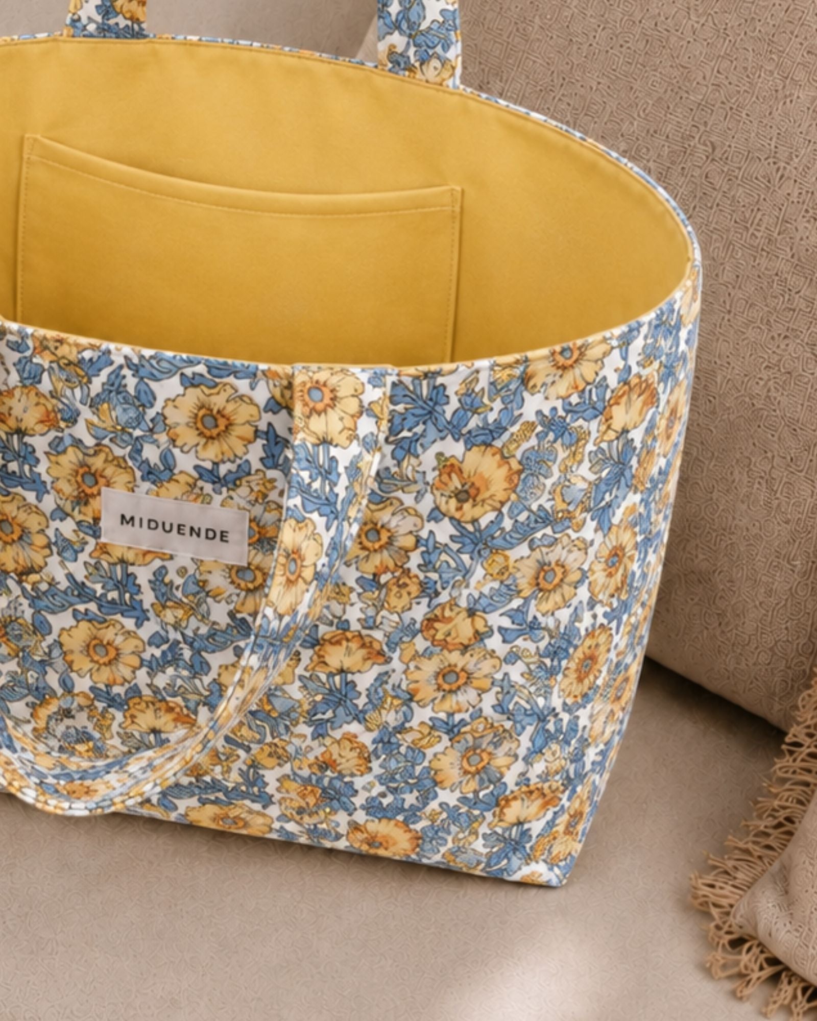 Detalle Bolso shopper en tela de algodón rodas amarillo para tu dia a dia de MiDuende