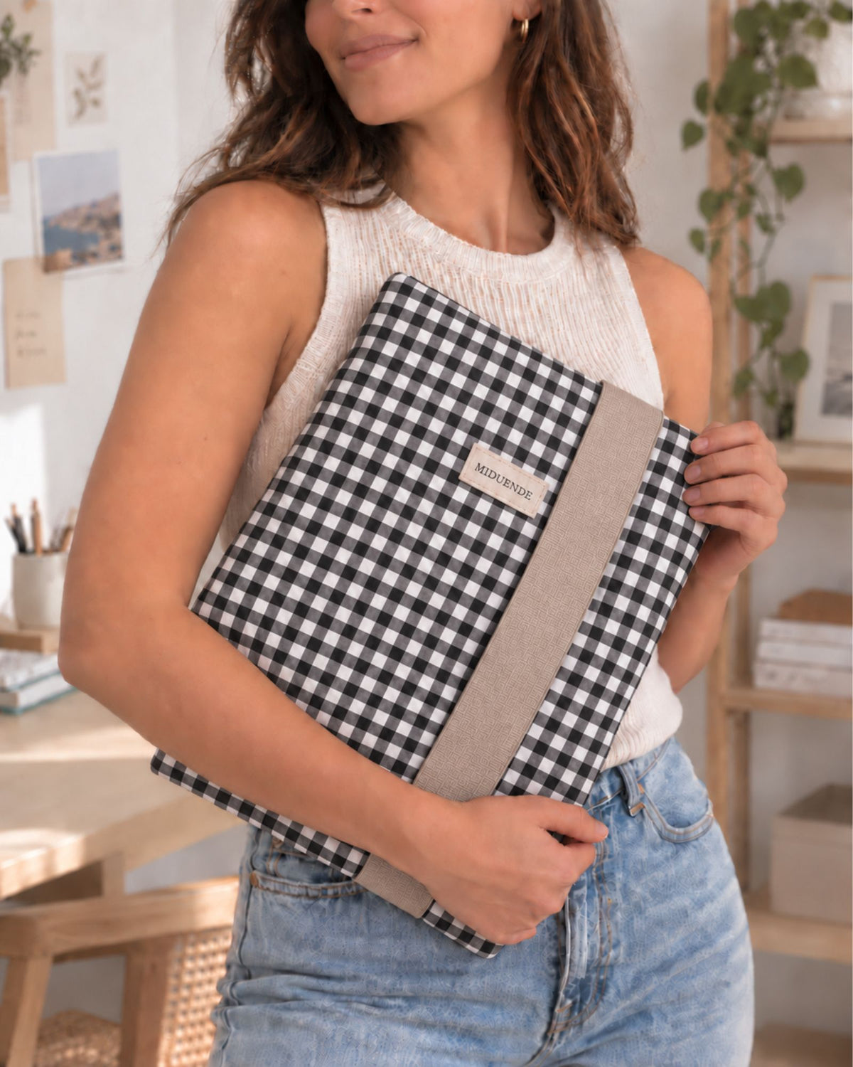 Carpeta organizadora en vichy negro, personalizable con el nombre o las iniciales