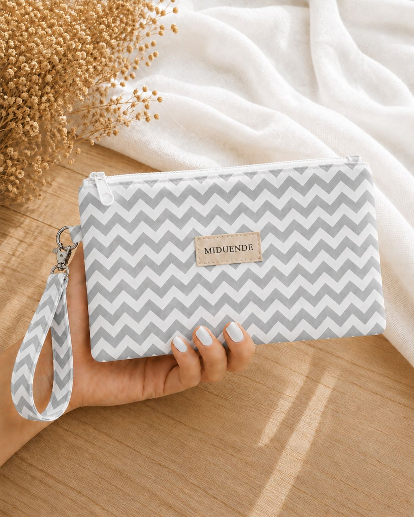 Cartera de mano personalizable en tela de loneta zigzag gris con asa de mano quita pon 