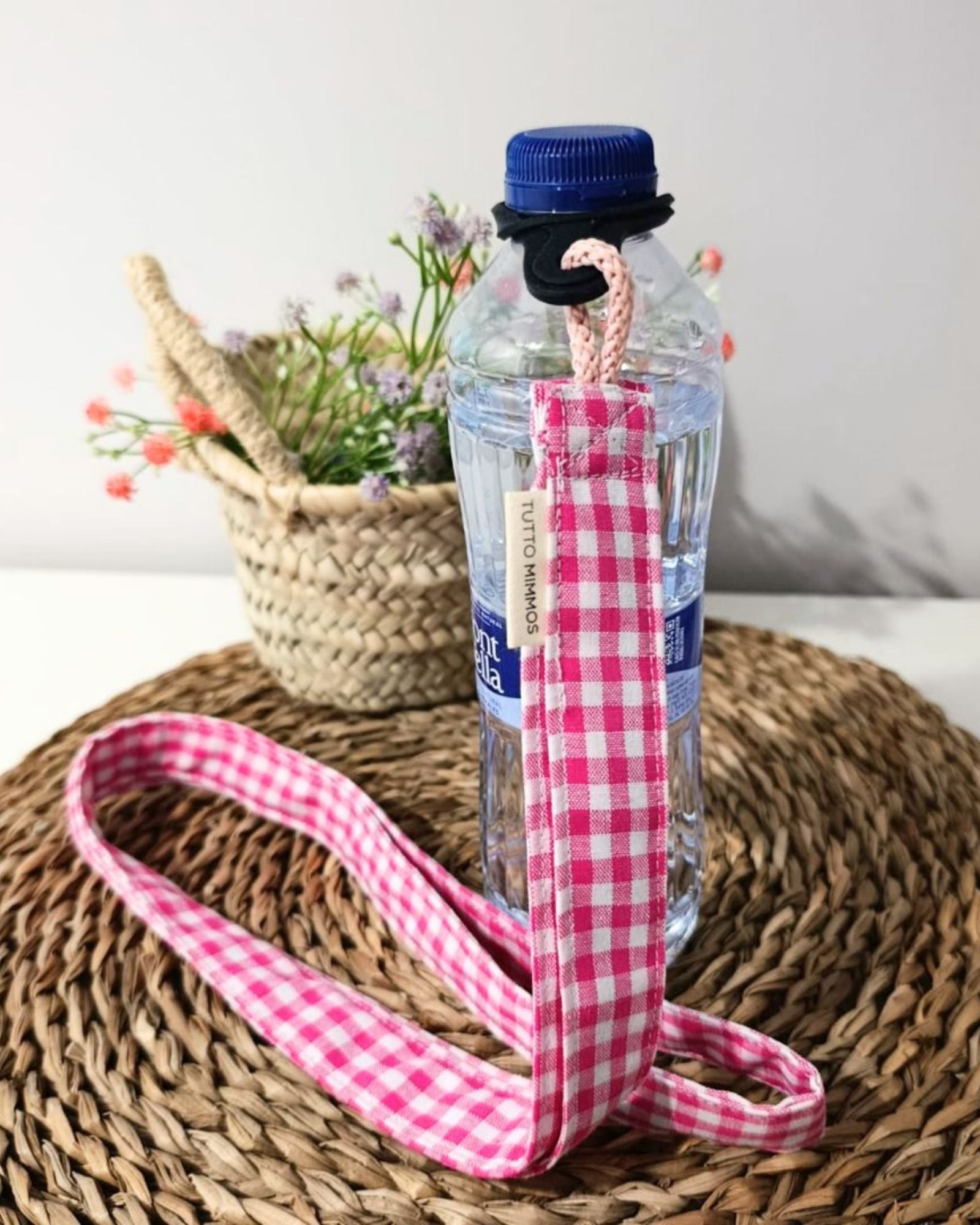 cuelga-botella-montado-vichy-fucsia
