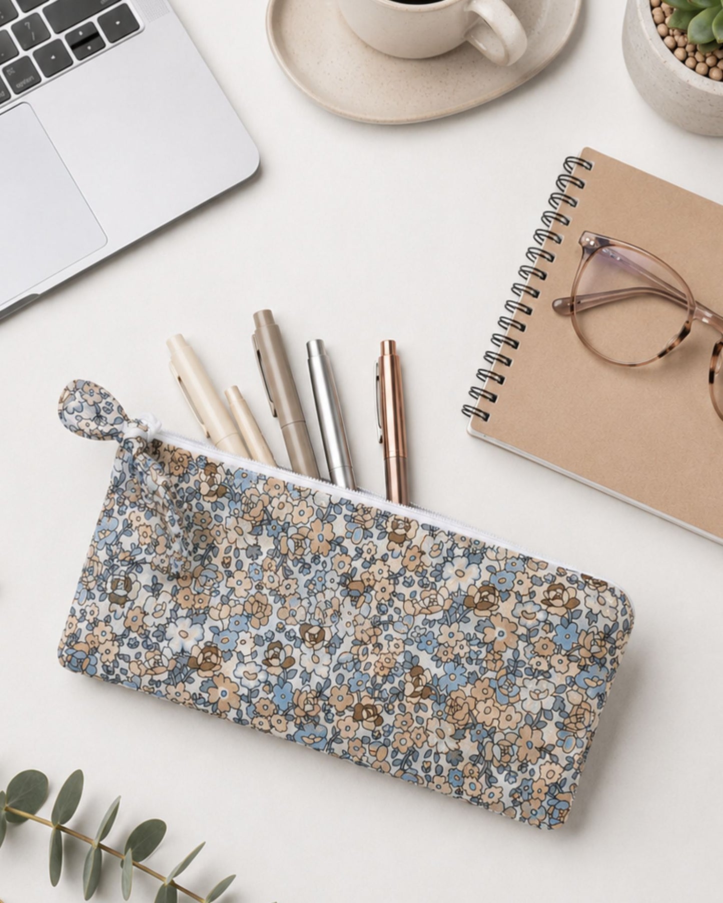 Estuche plano floral azul personalizado