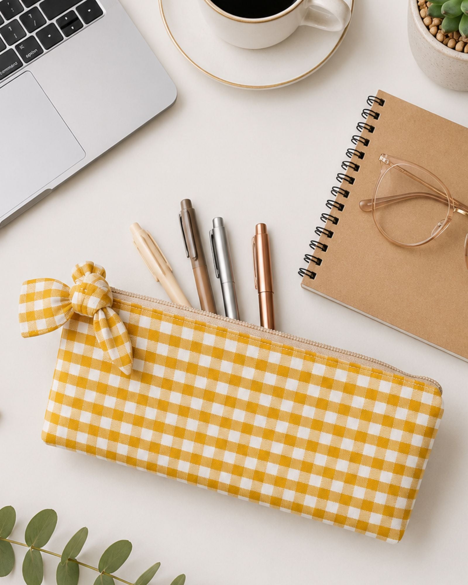 Estuche plano Vichy mostaza personalizado MIDUENDE