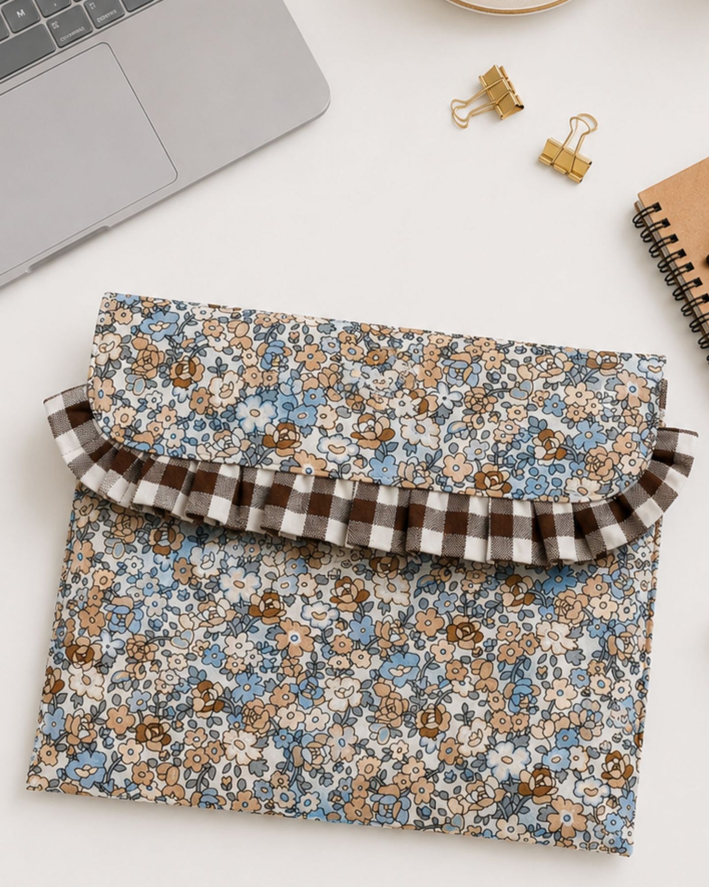 escritorio-portadocumentos-floral-azul-cerrado