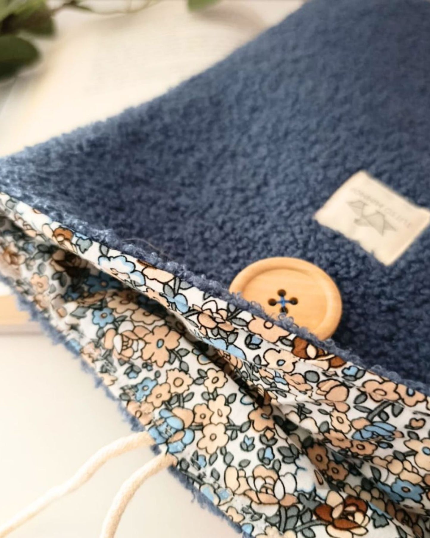 funda-libro-borreguito-azul-detalle