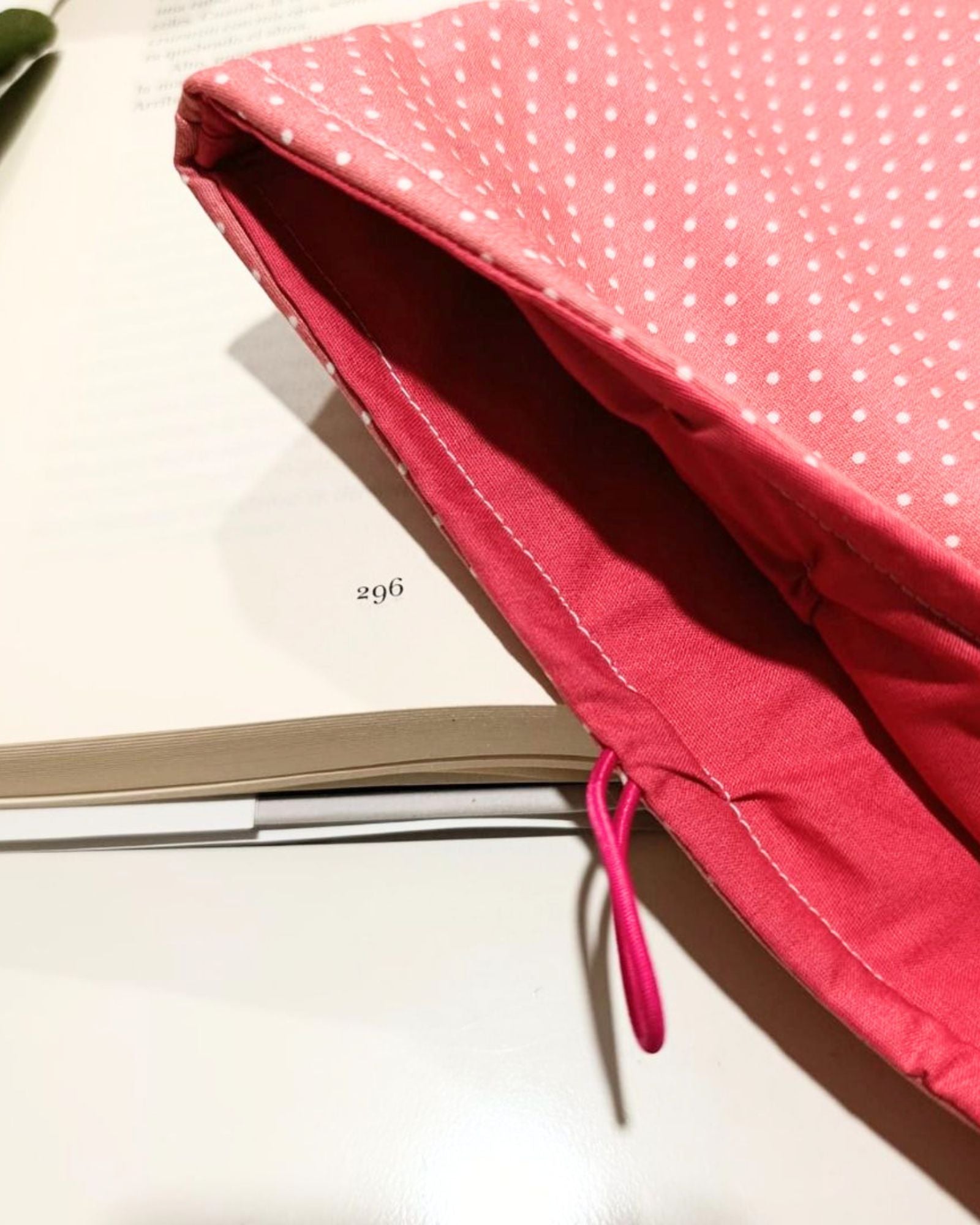 funda-libro-topitos-frambuesa-detalle