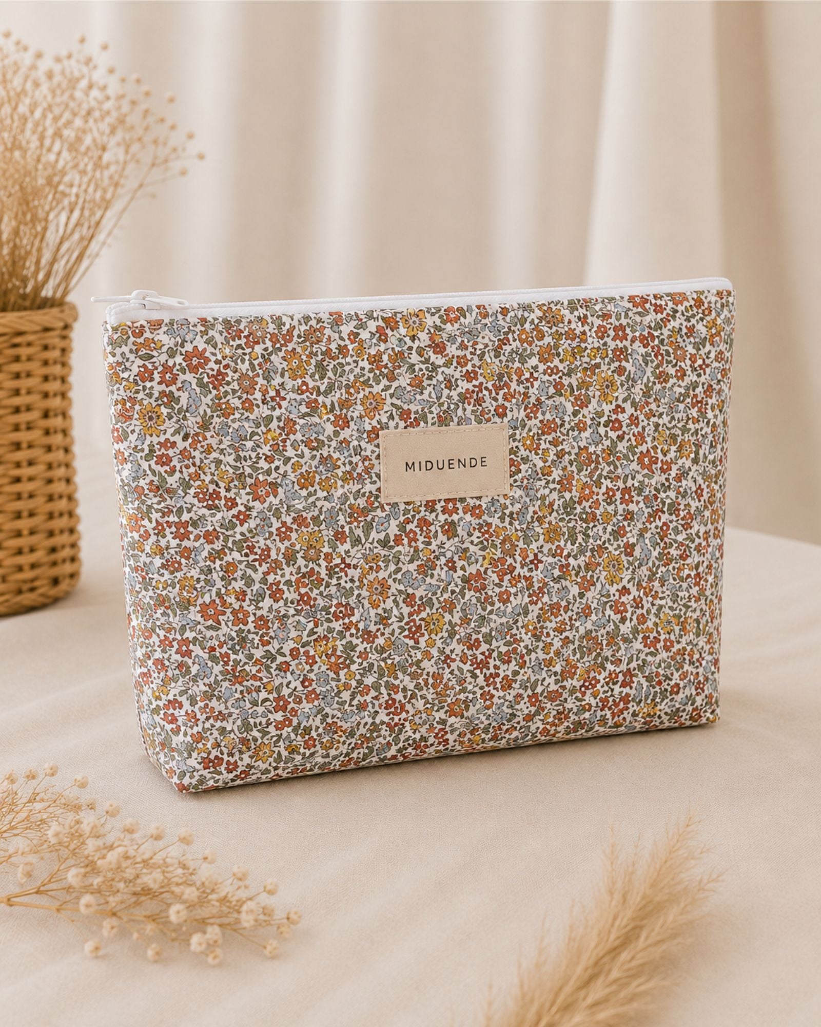 Neceser Maxi Floral marrón personalizado MiDuende confeccionado artesanalmente en algodón con gran capacidad e interior plastificado opcional