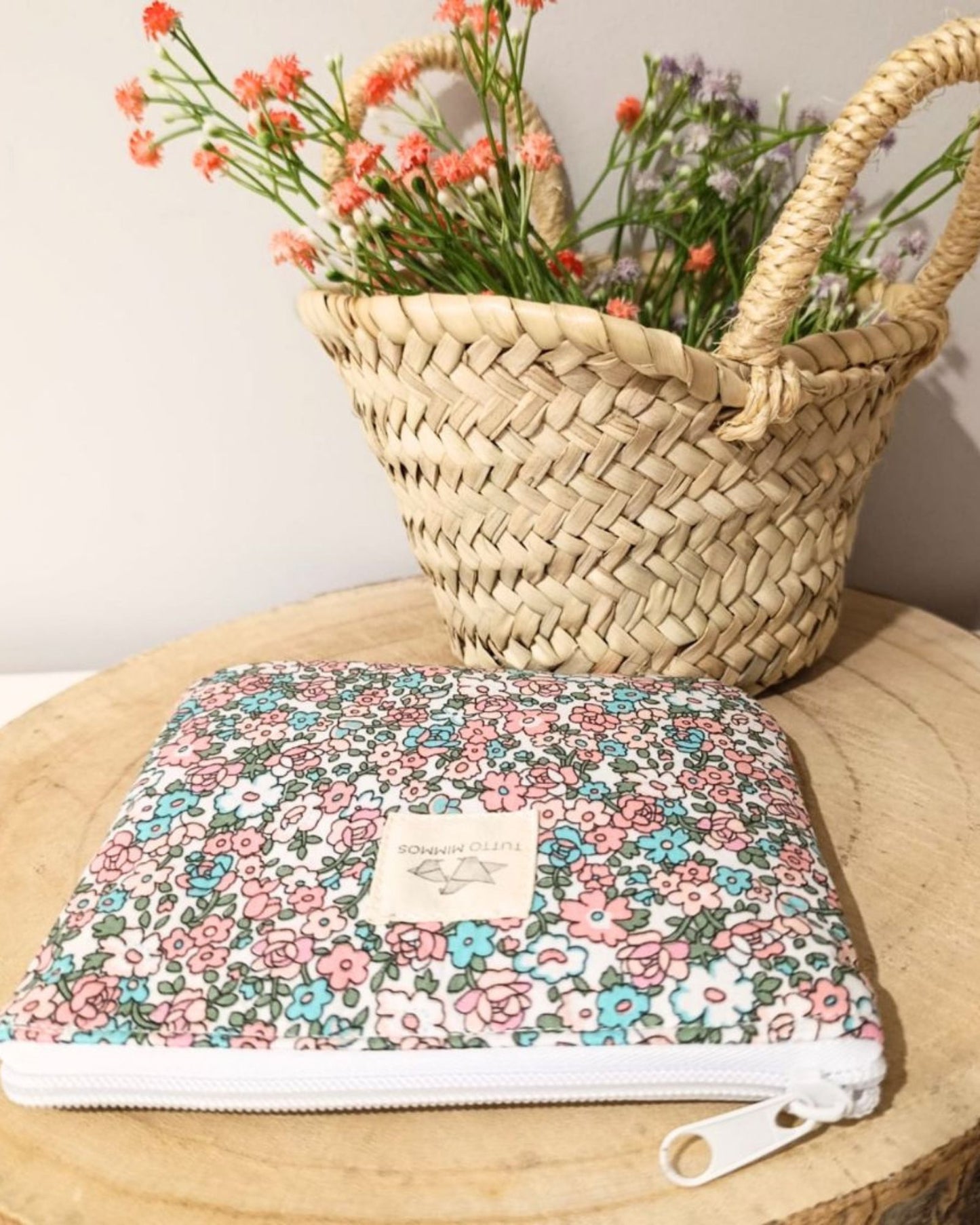 neceser-mini-floral-rosa-tumbado