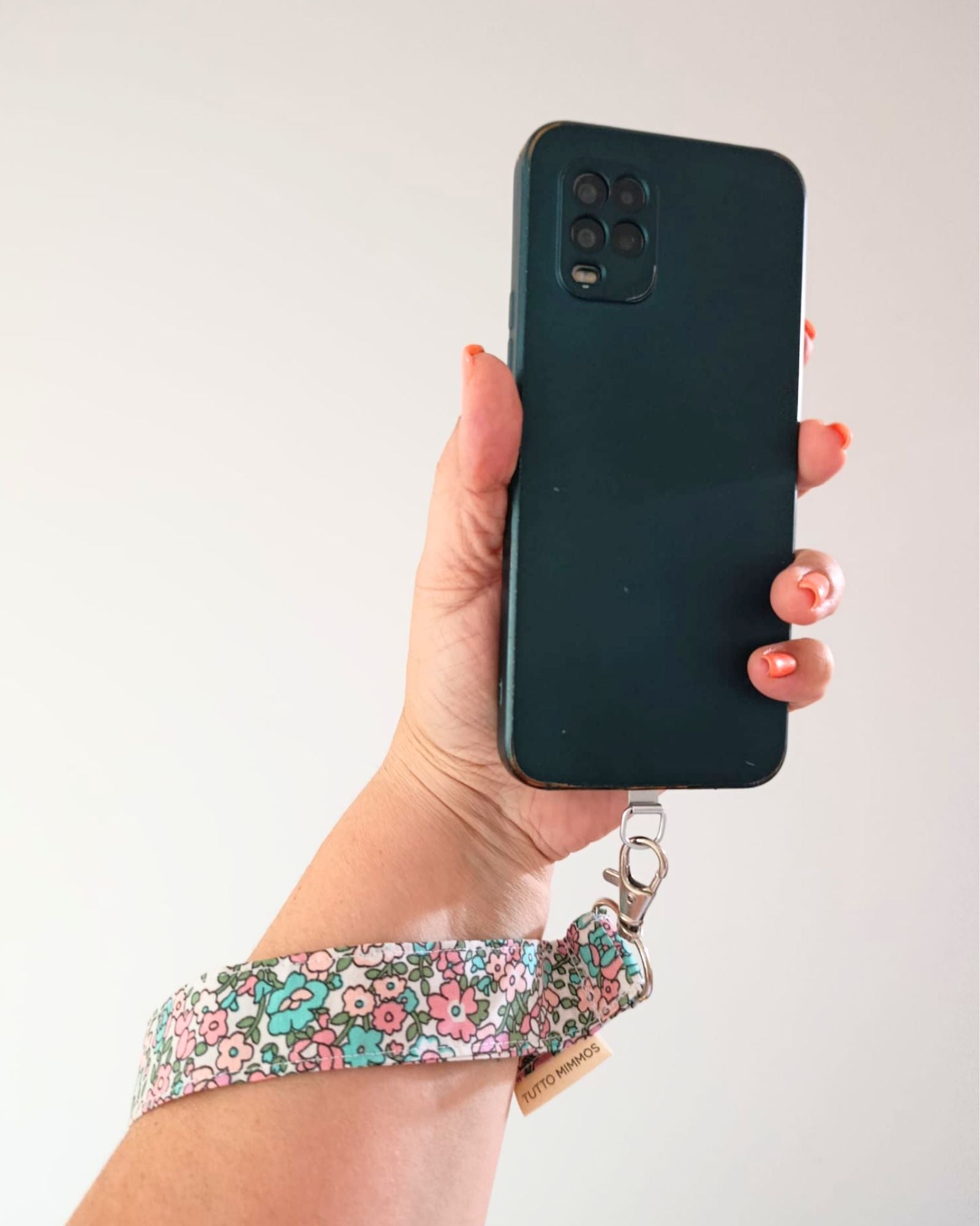 pulsera-cuelgamovil-floral-rosa