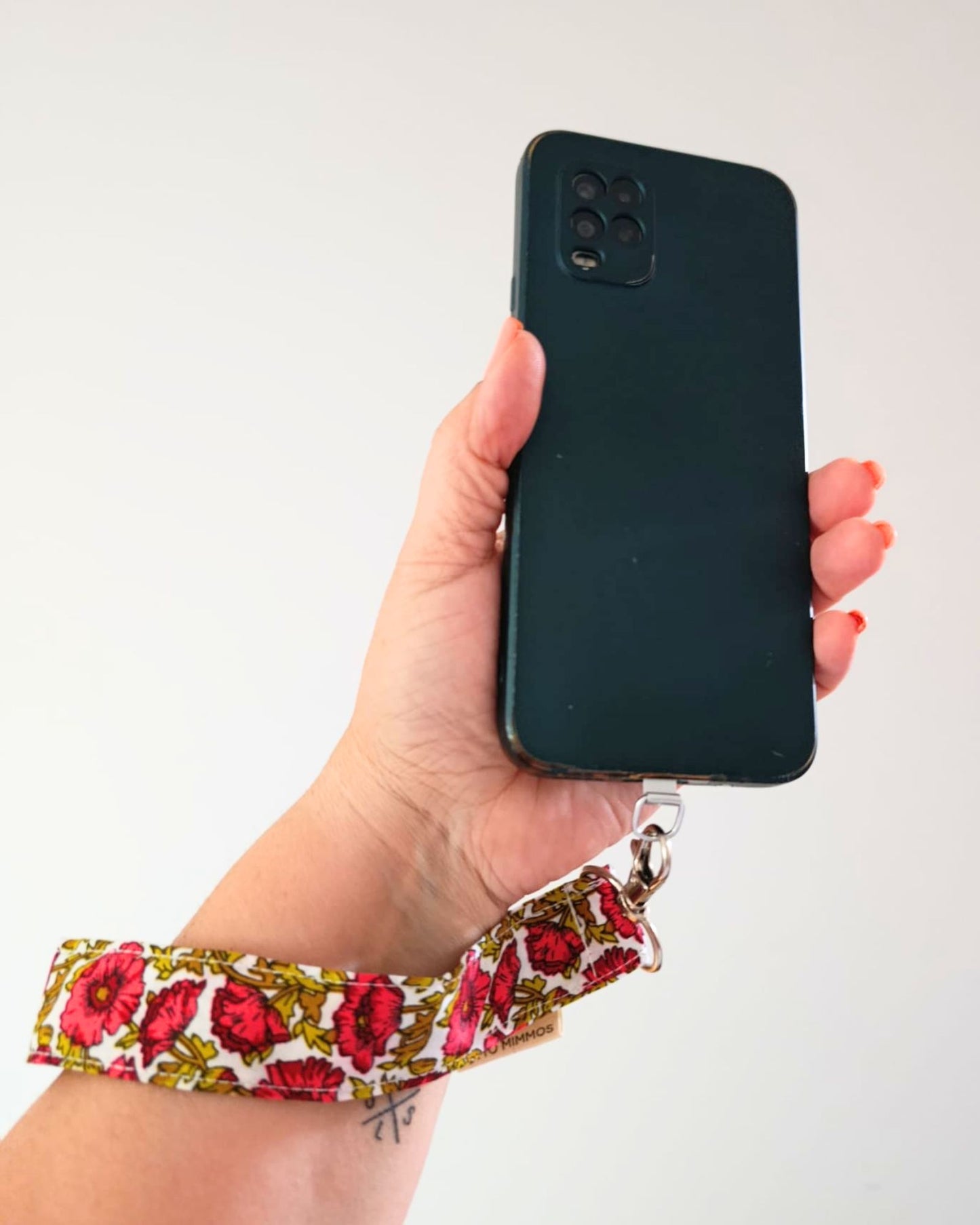 pulsera-cuelgamovil-rodas-rojo