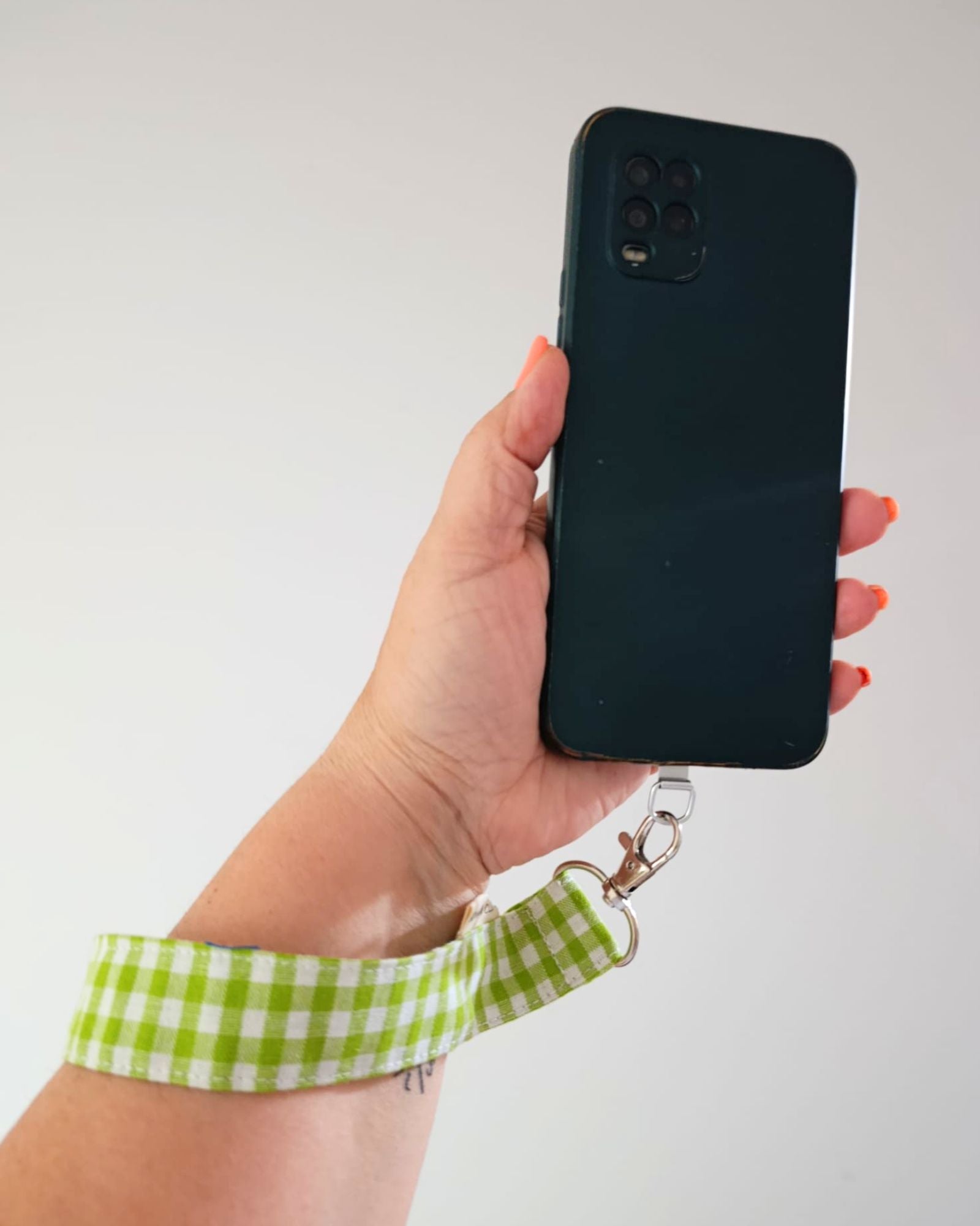 pulsera-cuelgamovil-vichy-kiwi
