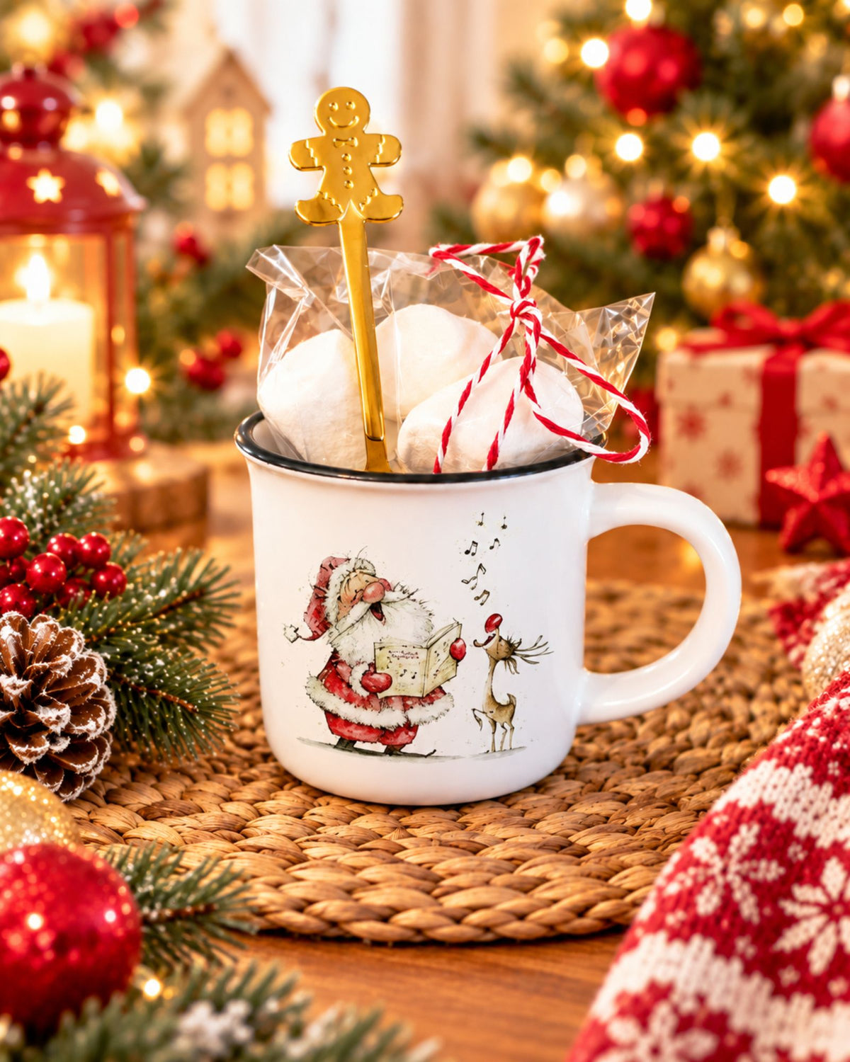 Taza de porcelana con decoración navideña personalizable de Miduende