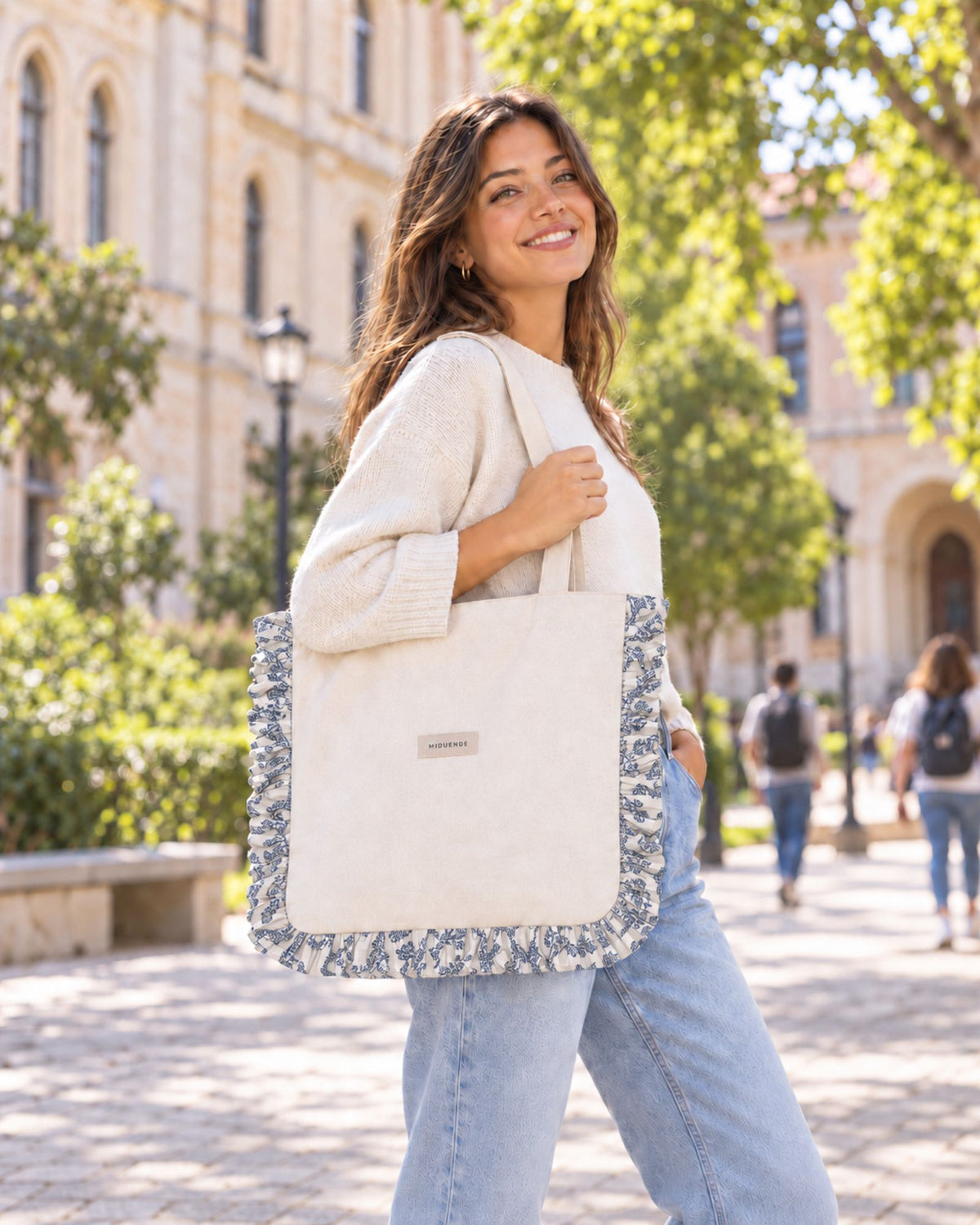 Bolso totebag en tela de lino natural con volante fruncido en tela jara azul, personalizable de MiDuende